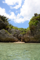 岩場の海辺