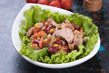 Tuna salad with vegetables