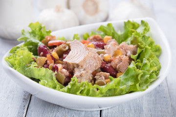 Tuna salad with vegetables