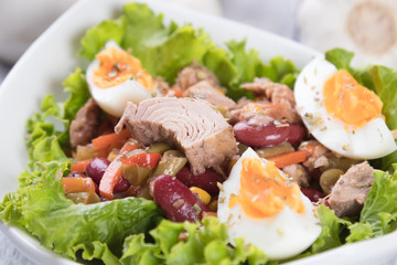 Tuna salad with vegetables
