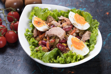 Tuna salad with vegetables