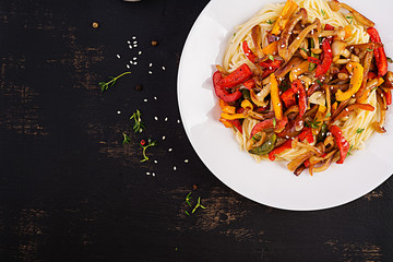 Noodles with shimeji mushrooms and paprika. Oriental meal. Japanese Shimeji mushroom stir fry. Top view