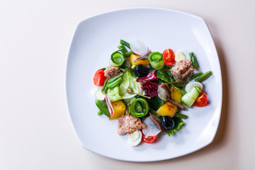 Tuna salad with vegetables