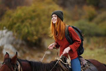 Obraz premium young woman riding bicycle