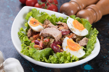 Tuna salad with vegetables
