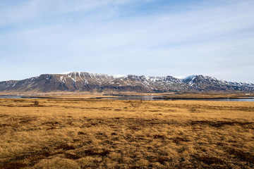 Fototapeta na wymiar Blick über die Halbinsel Geldinganes auf den Gebirgszug Esja nahe Reykjvik
