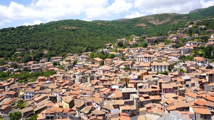 Fototapeta na wymiar Le village de Santu Lussurgiu, Sardaigne, Italie