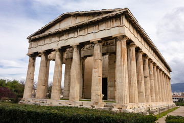 Obraz premium Famous Hefaisteion monument in Greek Agora, Athens built two milleniums ago
