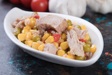 Tuna salad with vegetables