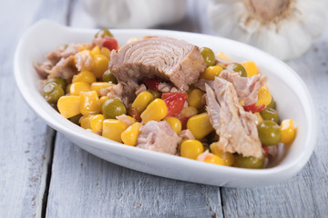 Tuna salad with vegetables