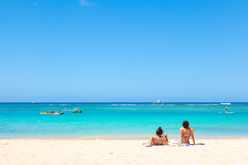 Fototapeta na wymiar 【ハワイ】ビーチで海水浴