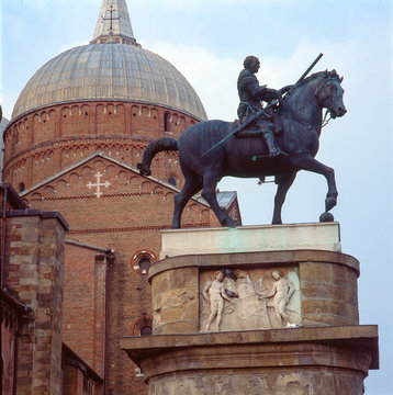 Monumento equestre al Gattamelata davanti alla Basilica di Sant'Antonio Padova