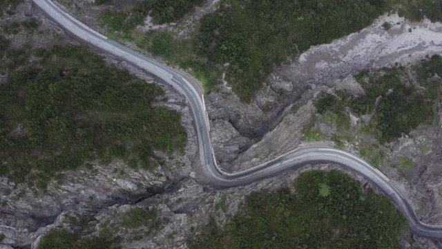 Gebirgsstra&szlig;e in Tirol (Lechtaler Alpen, Hahntennjoch)