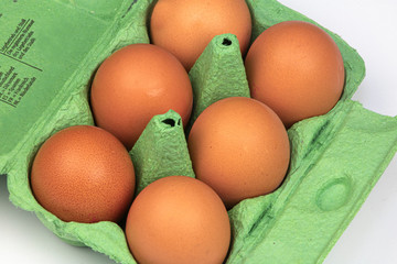 frische braune Eier