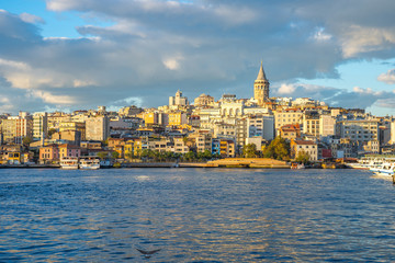 Obraz premium View of Galata Tower and Istanbul skyline in Istanbul, Turkey