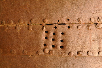 Détail de porte en fer rouillée.