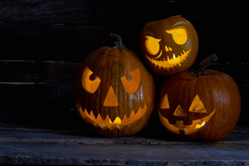 Pumpkins carved for Halloween. Halloween pumpkin Jack-O-Lantern heads. Easy pumpkin carving ideas.