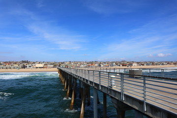 Fototapeta na wymiar view of HERMOSA BEACH (California) from Hermosa Beach Pier