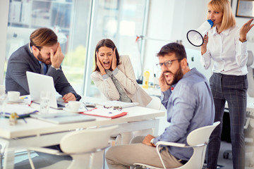 Obraz premium Team leader successful woman business owner at office.