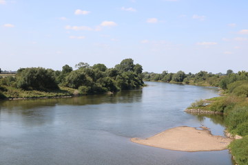 Landschaft am Fluss Weser im Sommer