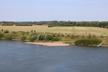 Sommer am Fluss Weser
