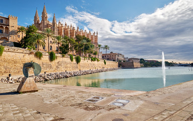 Naklejka premium Exteror of Cathedral La Seu, Palma de Mallorca, Spain