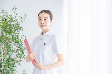 白衣の女性