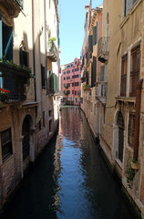Fototapeta na wymiar View of the beautiful and colorful small canals and historic buildings in Venice, Italy 