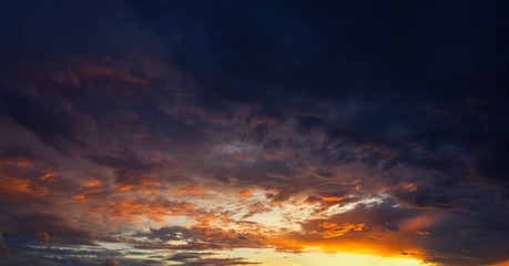 Fototapeta premium The image of the evening sky as the night approached the burning sky