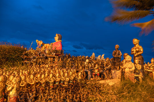 The giant statue in Sunthorn Phu's literature is located at the intersection of Had Saeng Chan beach Rayong Thailand.