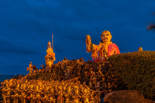 The giant statue in Sunthorn Phu's literature is located at the intersection of Had Saeng Chan beach Rayong Thailand.