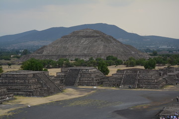 Fototapeta na wymiar Pyramides de Teotihuacan Mexique