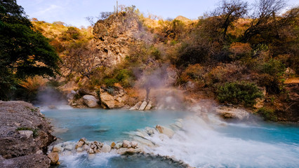 Obraz premium Thermal hot springs Grutas de Tolantongo , in Mexico state