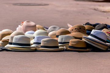 Hüte zum Verkauf auf einer Straße
