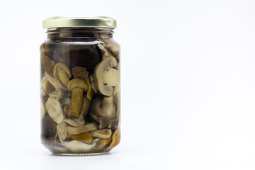 Tarro de conserva de setas y champi&ntilde;ones