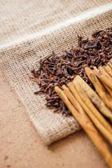 cloves with cinnamon lined up neatly on the gunny sack
