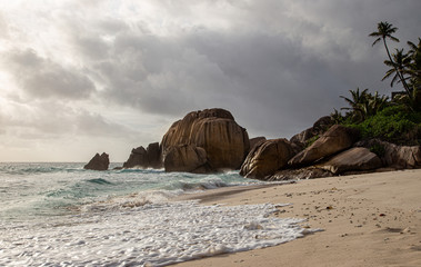 Fototapeta premium granite rocks at the beach, Seychelles