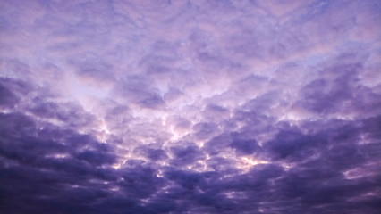 Obraz premium Cloudy clouds in the evening at sunset. Nature, weather and background.