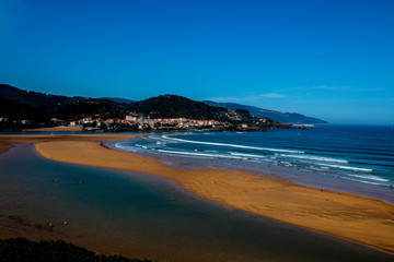 Fototapeta na wymiar Urdaibai Bizkaia, Pais Vasco, Mundaka, Playa de Laga