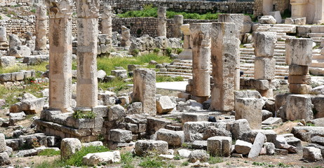 Blick über die Weite der Tempelanlage von Baalbeck