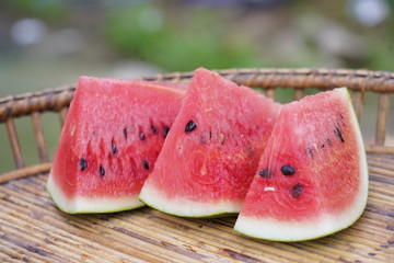 Watermelon (scientific name: Citrullus lanatus) is a fruit that contains a lot of water. And very sweet, composed of glucose.