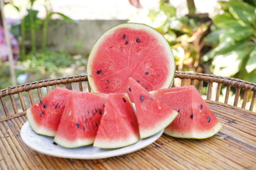 Watermelon (scientific name: Citrullus lanatus) is a fruit that contains a lot of water. And very sweet, composed of glucose.