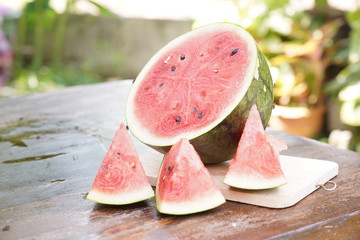 Watermelon (scientific name: Citrullus lanatus) is a fruit that contains a lot of water. And very sweet, composed of glucose.