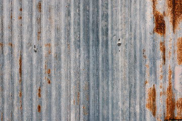 Rusted galvanized iron texture..Closeup of old zinc sheet partition with rusted texture in vertical column. - obrazy, fototapety, plakaty
