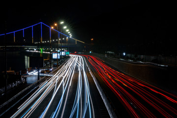 Fototapeta na wymiar traffic in the city at night in Kiev