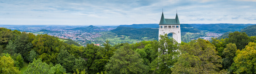 Fototapeta na wymiar Panorama Schönbergturm mit Blick auf Pfullingen und Reutlingen