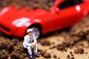 土砂に埋まった車とドライバー