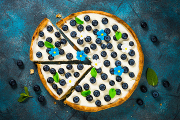 Blueberry cake tart with mascarpone.
