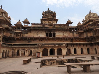 Obraz premium The Jehangir Mahal, Orchha Fort, Religia Hinduism, ancient architecture, Orchha, Madhya Pradesh, India.