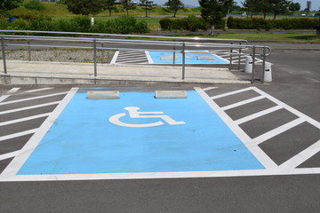 障害者用駐車場 車椅子マーク